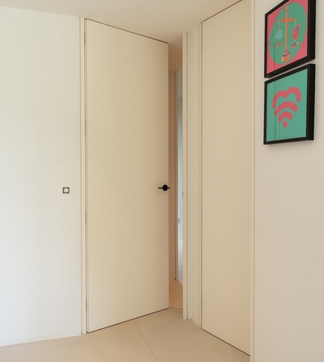 Resa Estates 3 slaapkamers Talamanca te koop sale Ibiza hallway.jpg